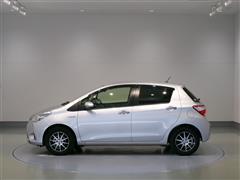 ヴィッツ HEV F セーフティ 3