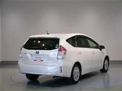 プリウスアルファ S