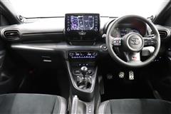 GRヤリス RZ ハイパフォーマンス