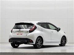 アクア GR スポーツ