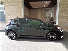 アクア GR スポーツ