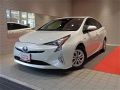 トヨタ プリウス Sセーフティプラス