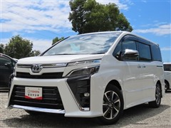 トヨタ ヴォクシーZS キラメキ3 7ニンノリ