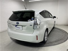 プリウスアルファ S