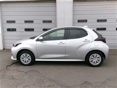 ヤリス ハイブリッド X