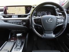 ES300h バージョンL