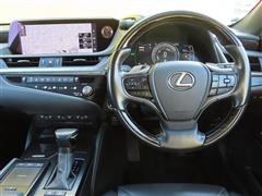 ES300h バージョンL