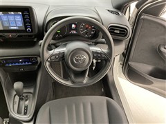 ヤリス ハイブリッド X