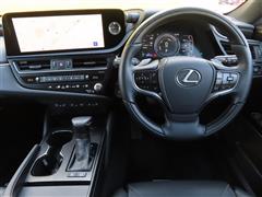 ES300h バージョンL