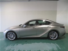 IS300h バージョンL 4WD