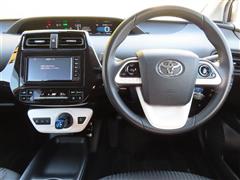 プリウス S セーフティープラス