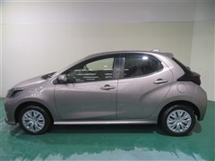 ヤリス ハイブリッド G 4WD