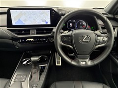 UX250h Fスポーツ 4WD