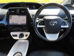 プリウス A プレミアム 4WD