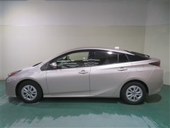 プリウス S セーフティ+ 4WD