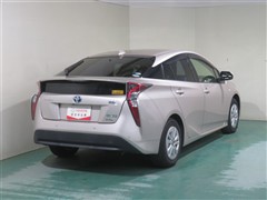 プリウス S セーフティ+ 4WD