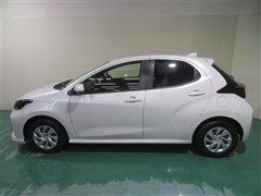 ヤリス ハイブリッドU