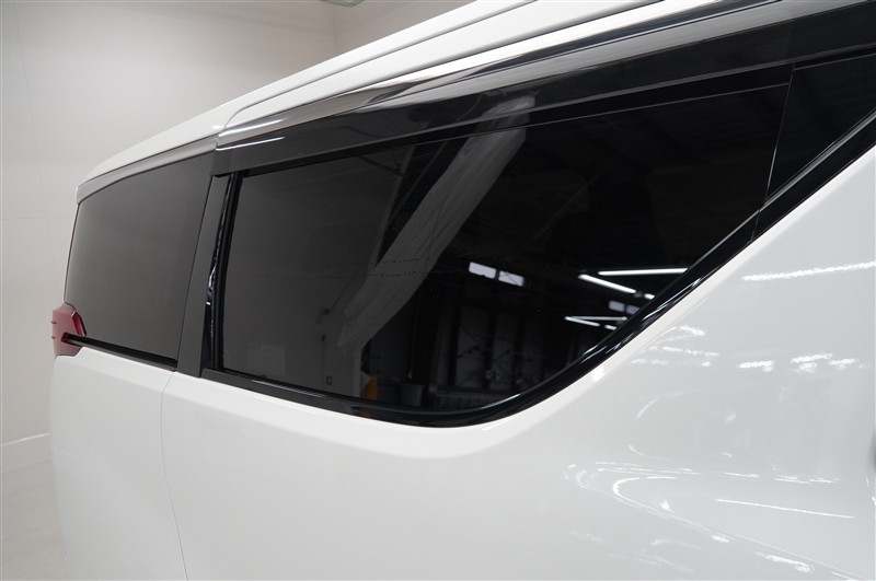 ガラスにフィルム張りあり