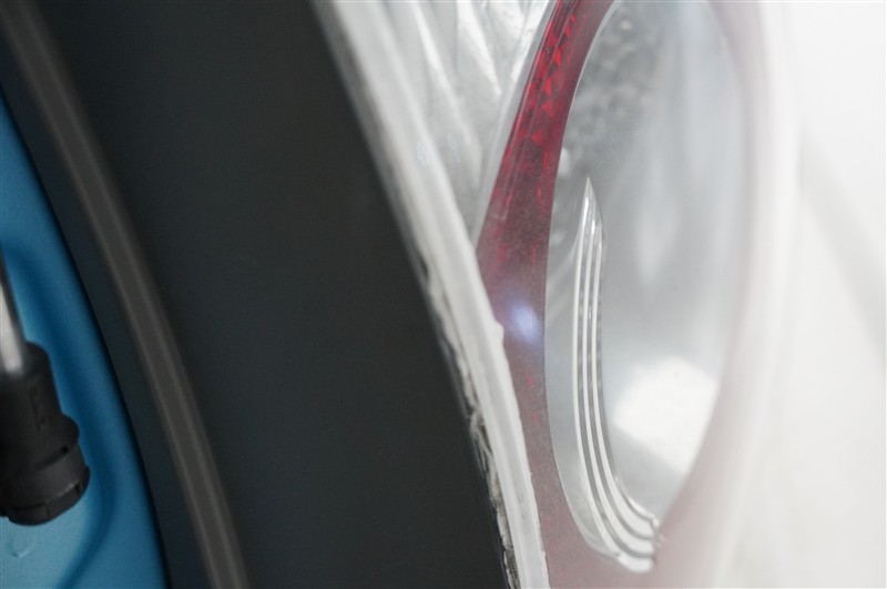 テールレンズ接合部補修跡