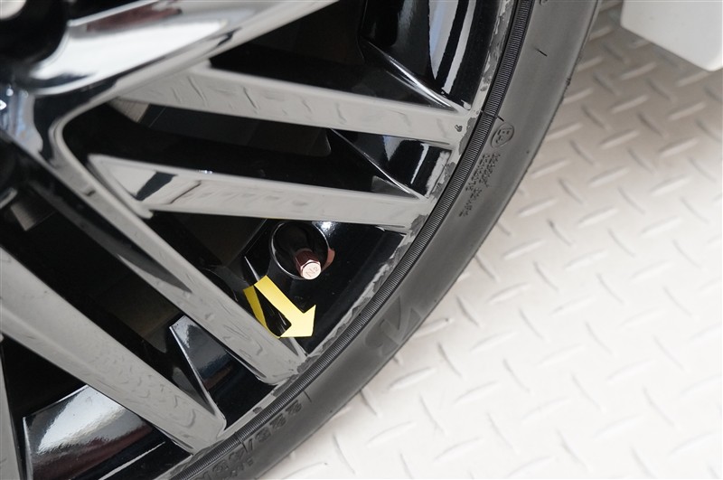 ホイールに塗装クリア一部付着