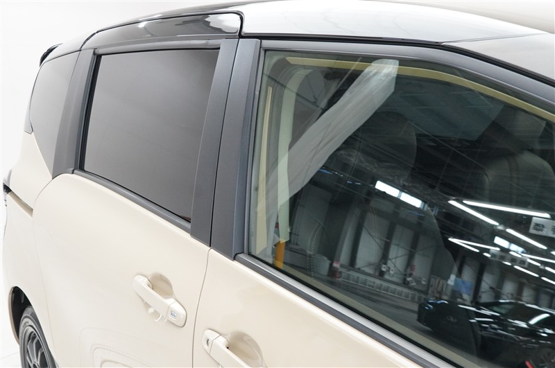 ガラスにフィルム張りあり