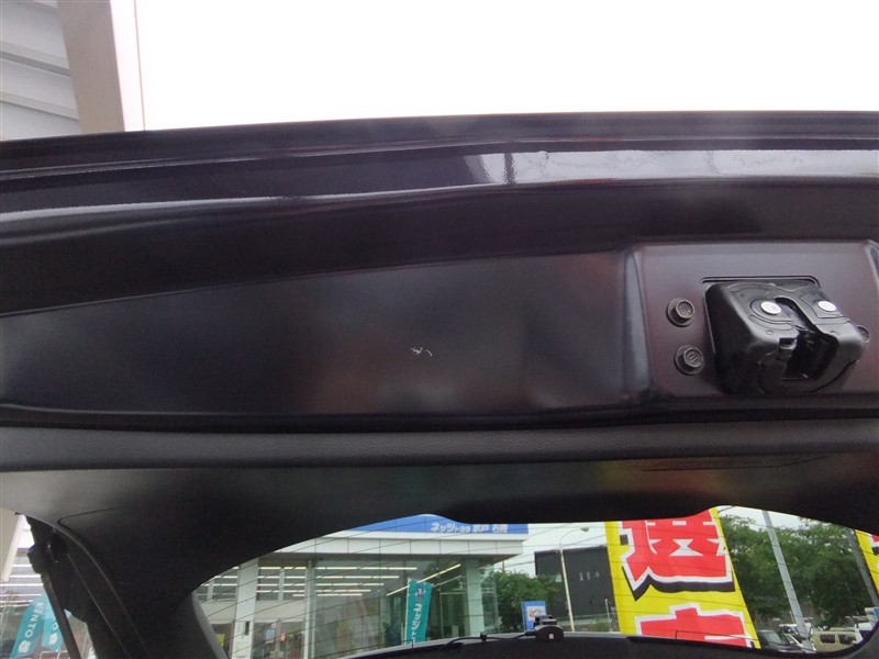 バックドア内側キズ