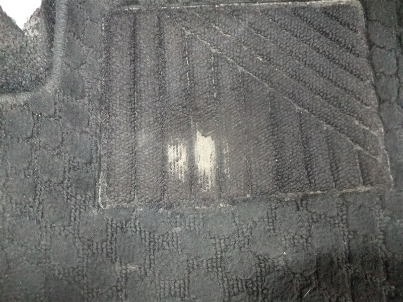 フロアマット穴