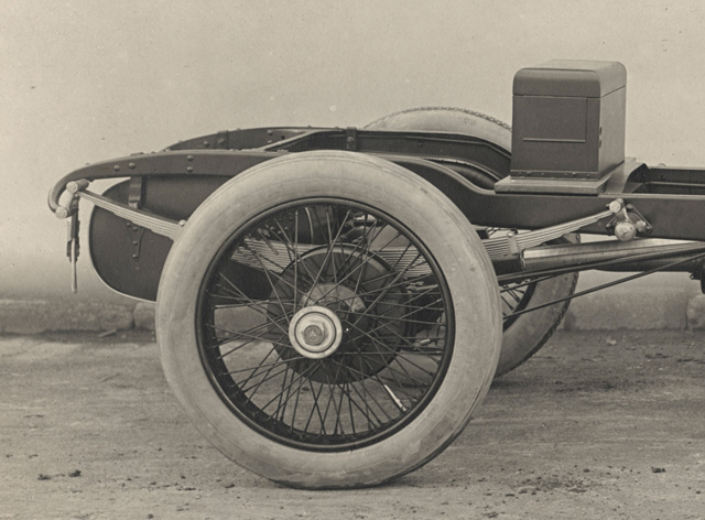 技術革新の足跡 サスペンション形式 速くて快適なクルマを求めて 1931年 トヨタ自動車のクルマ情報サイト Gazoo