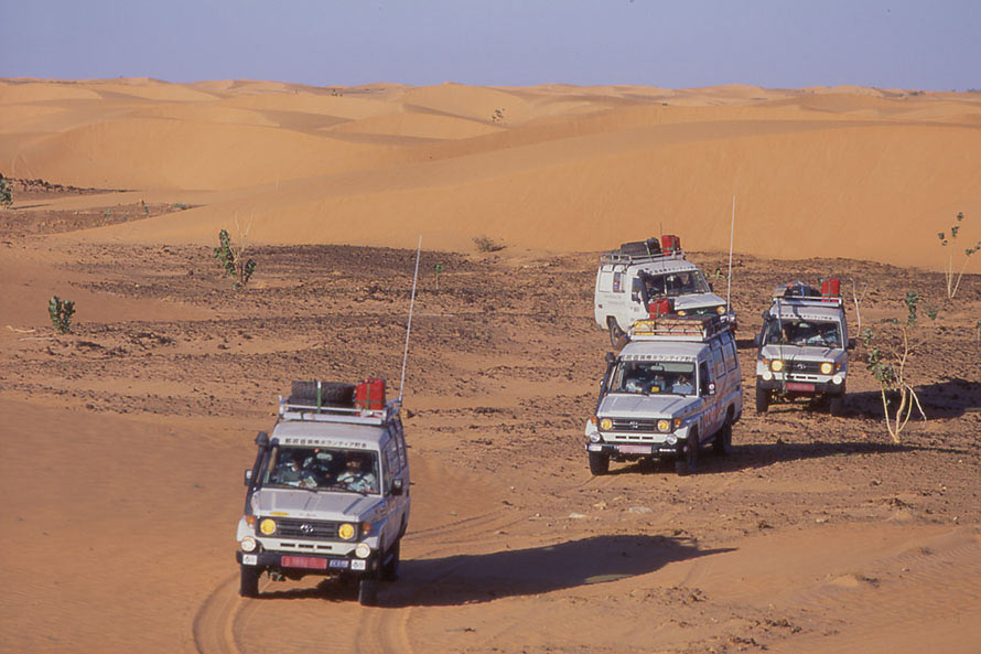 1996年から毎年1ヶ月はサハラ砂漠が国土の3/4を占めるモーリタニアで、このランドクルーザーに乗って医療支援活動をしていました