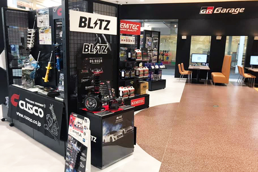 サードパーティーの機能パーツも多く展示