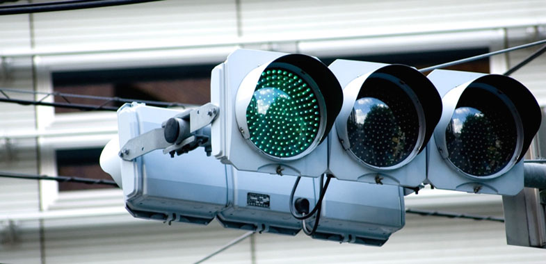 速度を守れば信号が青に 信号機の仕組み トヨタ自動車のクルマ情報サイト Gazoo