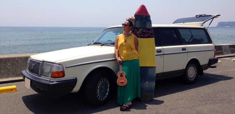 サーファー美女直伝 海でクルマに砂を入れない方法 トヨタ自動車のクルマ情報サイト Gazoo