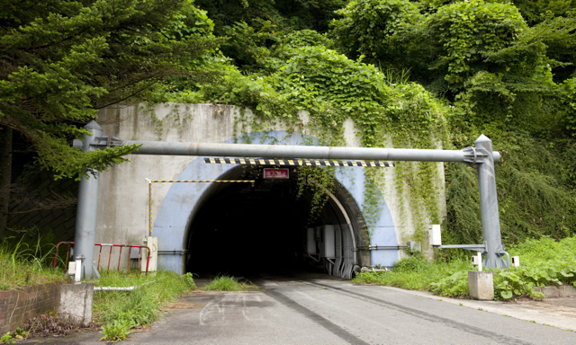 高速道路トンネルの非常口はどこにつながっているの トヨタ自動車のクルマ情報サイト Gazoo