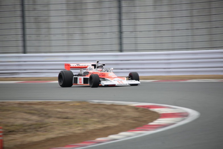 ジェームズ・ハントが3位でゴールし、1976年のドライバーズチャンピオンを決めたマクラーレン・M23