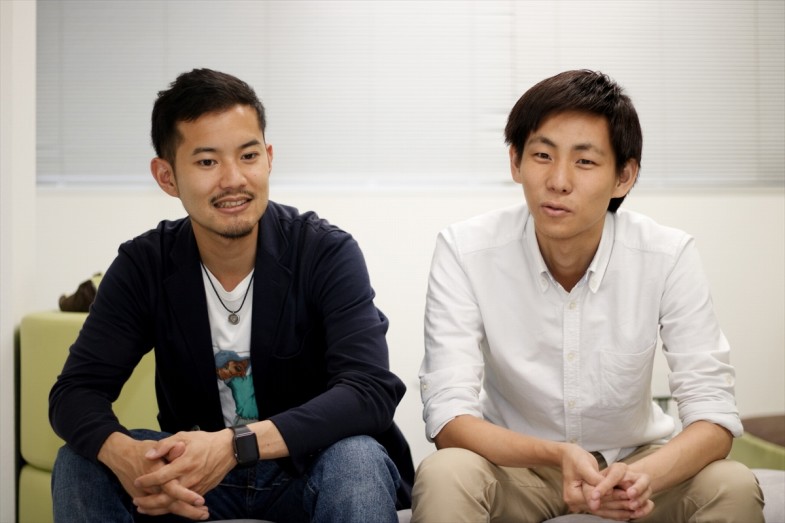 MiddleField株式会社の中山翔太さん（左）と片岡伶介さん（右）。2人とも28歳という若きクルマ好きだ