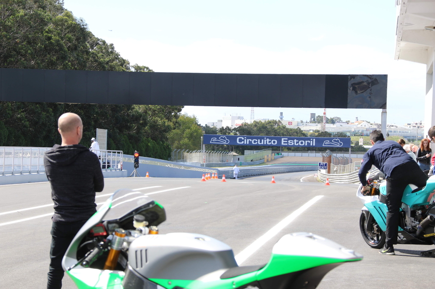 海外サーキット現地レポ F1やmotogpも開催されたポルトガル エストリルサーキット を写真で1周 トヨタ自動車のクルマ情報サイト Gazoo