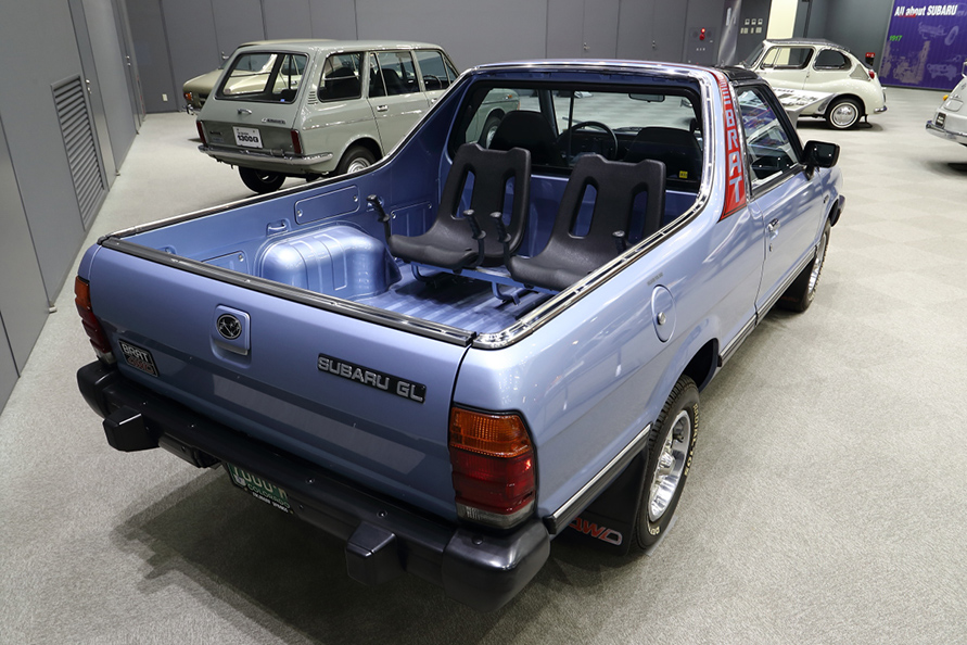 アメリカで企画されたスバル・ブラットは、後ろからも見たいクルマの筆頭。ちなみに日本では発売されなかったが生産は日本だ。後ろに見えるスバルff-1 1300G 4WDもとっても貴重な1台