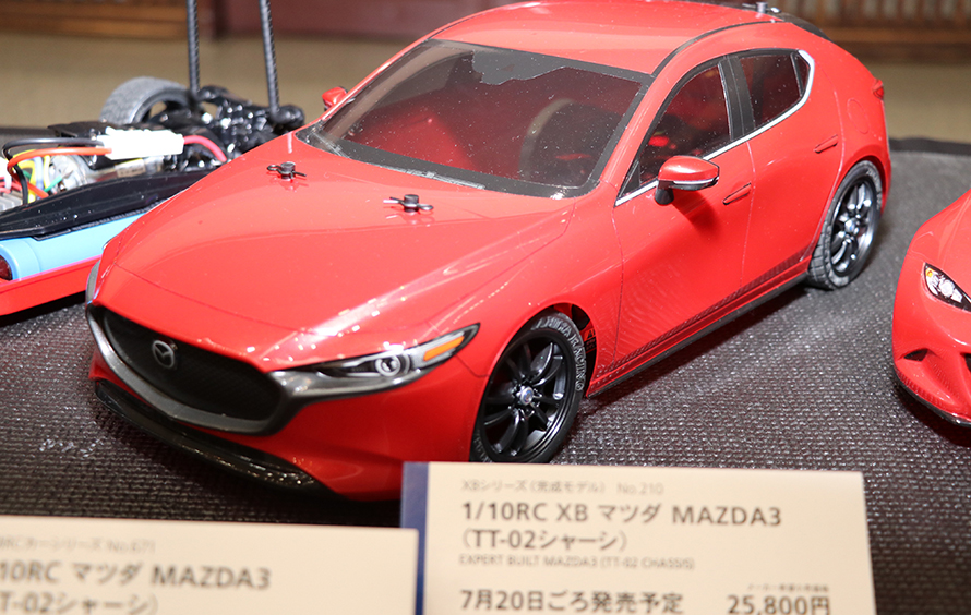 デビュー間もないMAZDA3のRCカーも登場