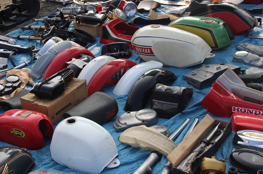 掘り出し物に合えるかも クルマ バイク好きが集まるディープなフリマ エクスチェンジマート へ行ってみた トヨタ自動車のクルマ情報サイト Gazoo