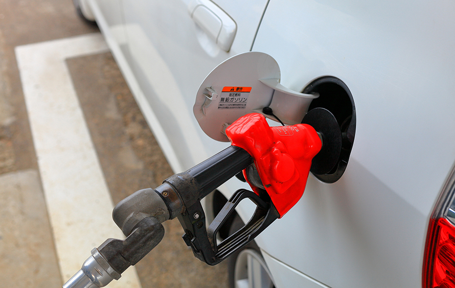 初心者向け どっちを選ぶ ガソリン車とハイブリッド車 維持費の違いをシミュレーション トヨタ自動車のクルマ情報サイト Gazoo
