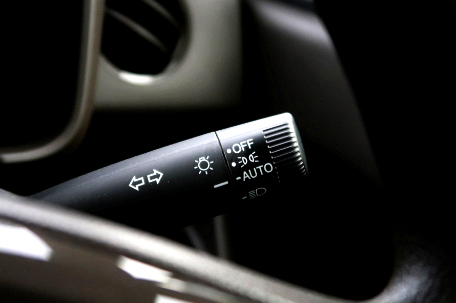 年4月から新車に義務化されるオートライト その特徴とは トヨタ自動車のクルマ情報サイト Gazoo