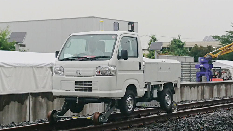 線路を走る軽トラックが登場 どこで活躍する トヨタ自動車のクルマ情報サイト Gazoo