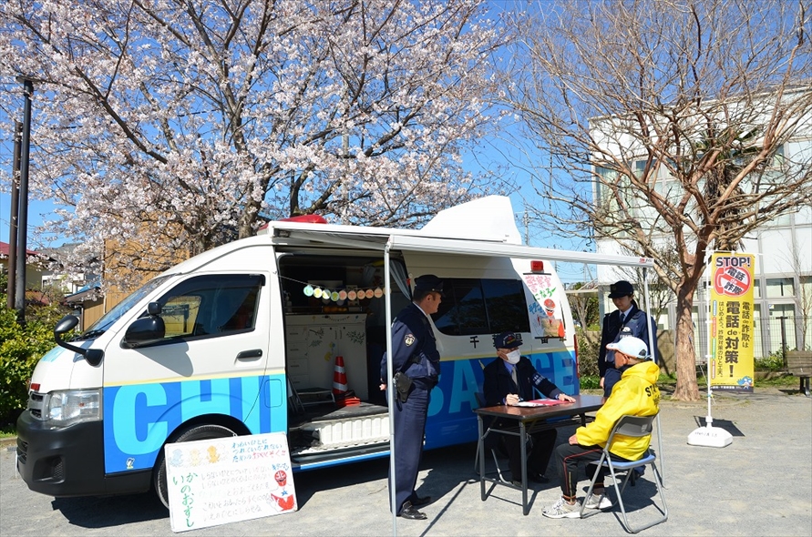 最近 増えている 移動交番 の役割を千葉県警に聞いてみた トヨタ自動車のクルマ情報サイト Gazoo