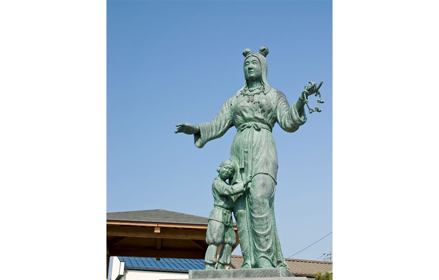 糸魚川市の海望公園にある奴奈川姫の像
