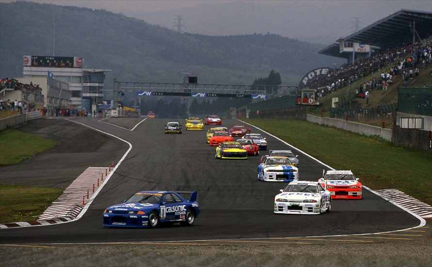 1994年の「全日本GT選手権」の様子。現在の「SUPER GT」の前身となる人気レースだ