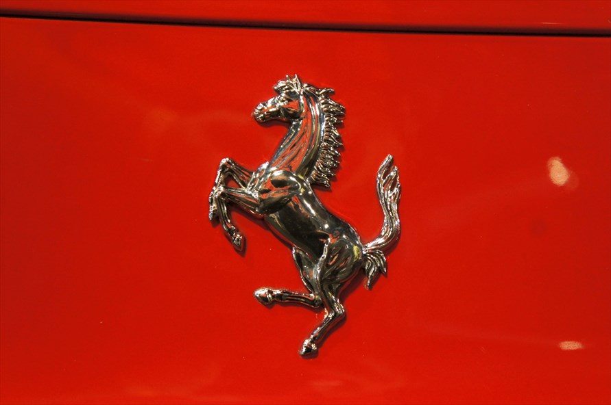 なぜフェラーリとポルシェのエンブレムは同じ 跳ね馬 なの ルーツを探ってみた トヨタ自動車のクルマ情報サイト Gazoo