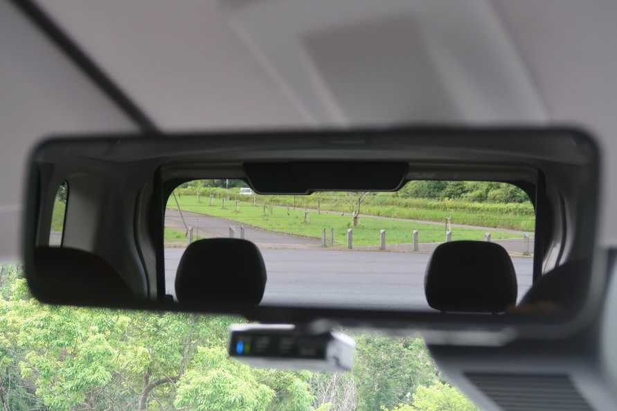 採用車種が増えている デジタルインナーミラー で後方視界が広がる トヨタ自動車のクルマ情報サイト Gazoo