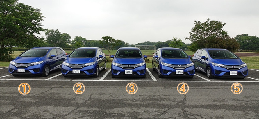 2016年6月7日、埼玉県戸田市にてJAFが検証実験を実施。5台の同じクルマを置いて、車内温度が55度になったタイミングで対策を行い、温度変化を測定。
