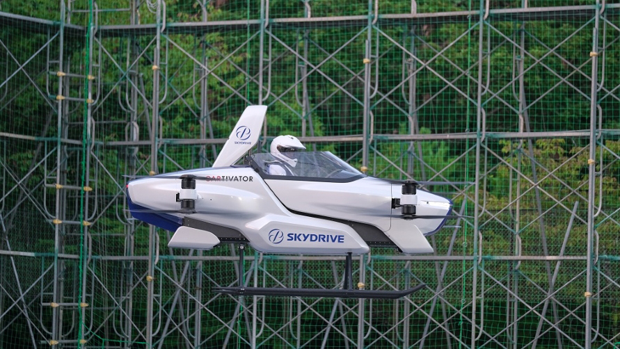 空飛ぶクルマ って本当に実用化されるの 日本発の 空飛ぶクルマ カーゴドローン を開発 製造 販売するskydrive社 トヨタ自動車のクルマ情報サイト Gazoo