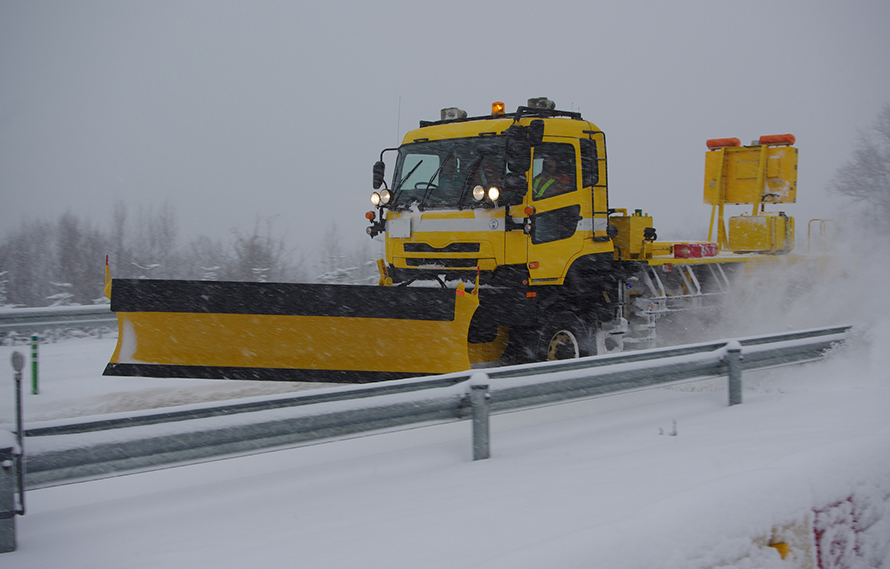 マルチ除雪 に パワー除雪 って 高速道路の雪氷対策について聞いてみた トヨタ自動車のクルマ情報サイト Gazoo